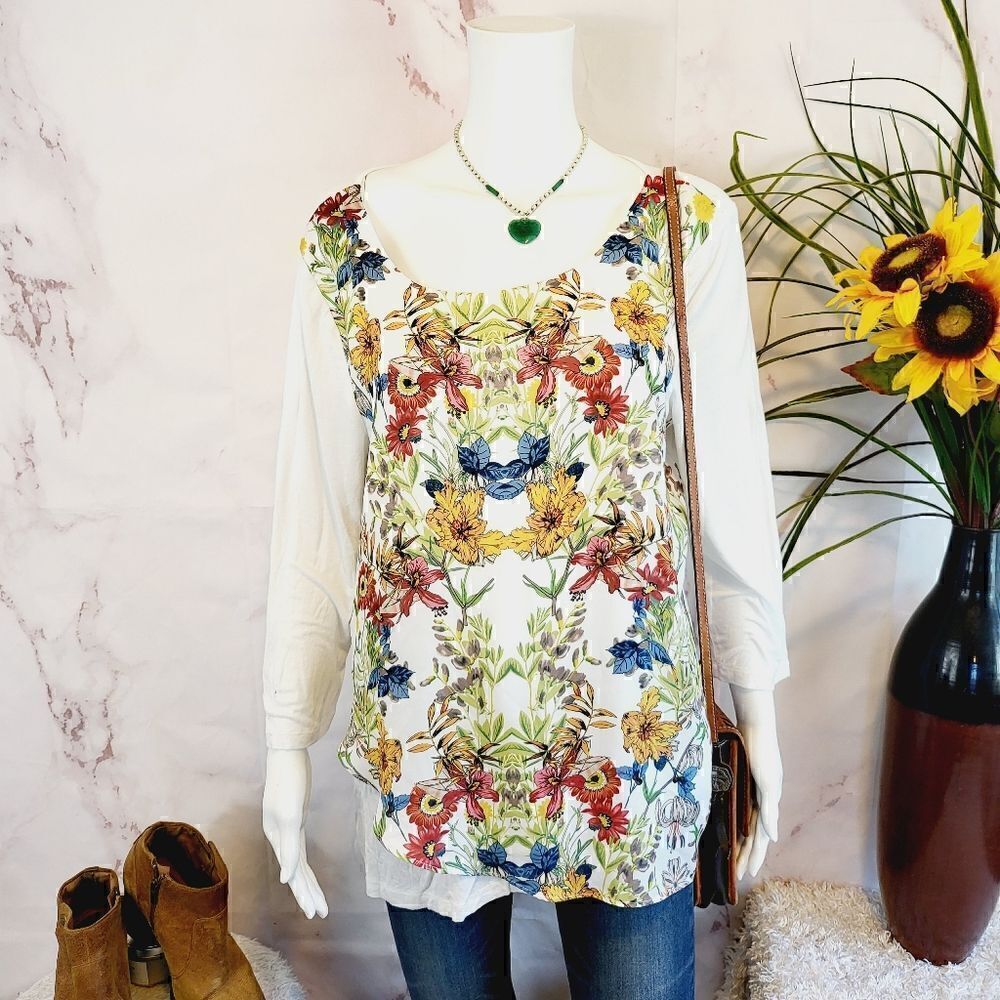 Monroe & Main beautiful pullover top